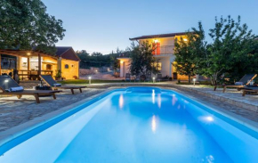 Villa Podrugovi Dvori Mit Pool